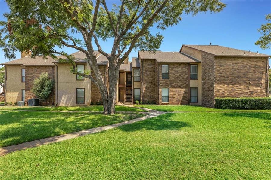Property photo for 1908 Cloisters Drive, #511, Arlington, TX