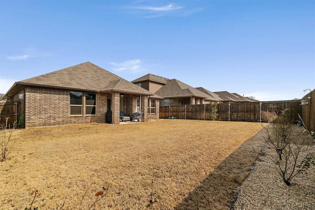 1801 Spinnaker Drive, Denton, TX 76210 1801 Spinnaker Drive, Denton, TX 76210