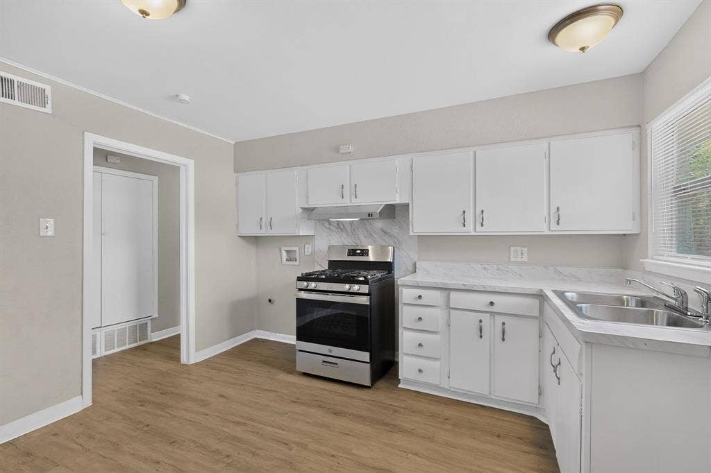2021 Proctor Drive, Grand Prairie, TX 75051 2021 Proctor Drive, Grand Prairie, TX 75051