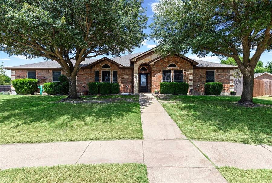 Property photo for 4621 Cedar Run Drive, Midlothian, TX
