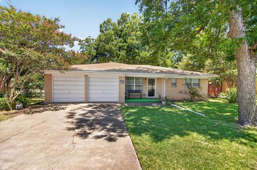 Property photo for 307 Estates Drive, Woodway, TX