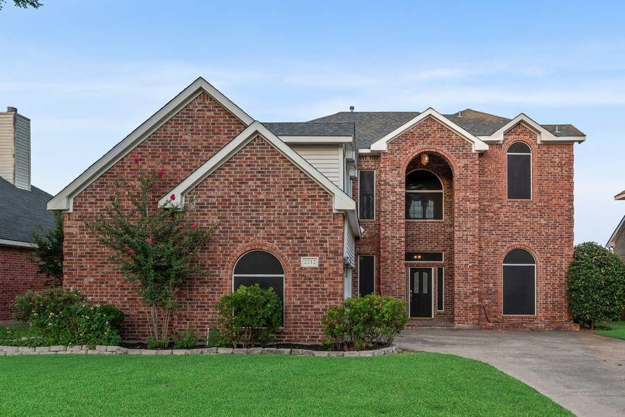 Property photo for 2212 Nottingham Street, Flower Mound, TX