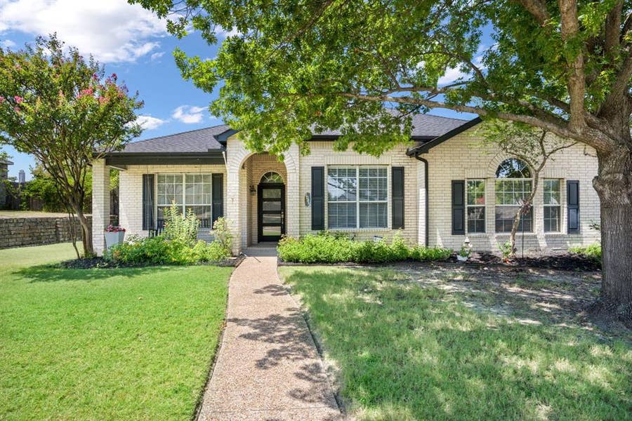 Property photo for 1045 Woodhaven Circle, Rockwall, TX