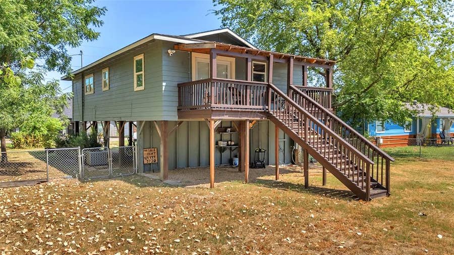 Property photo for 242 Autumn Wood Trail, Gun Barrel City, TX