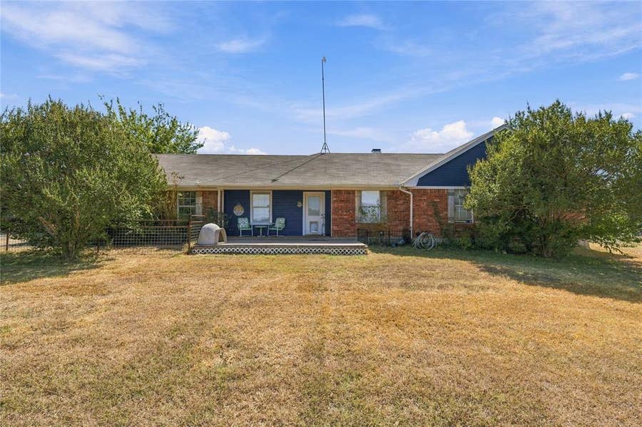 Property photo for 580 Easy Road, West, TX
