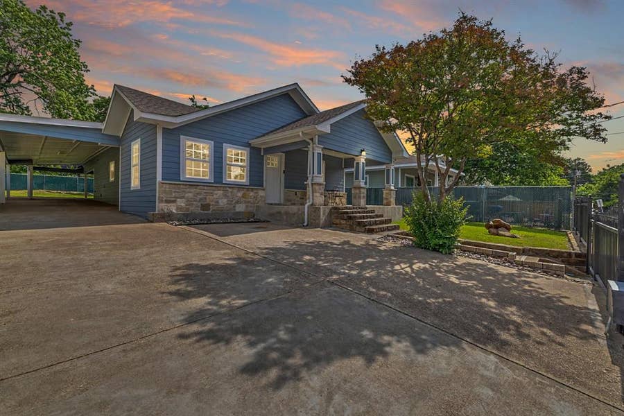 Property photo for 813 Brooks Avenue, Dallas, TX
