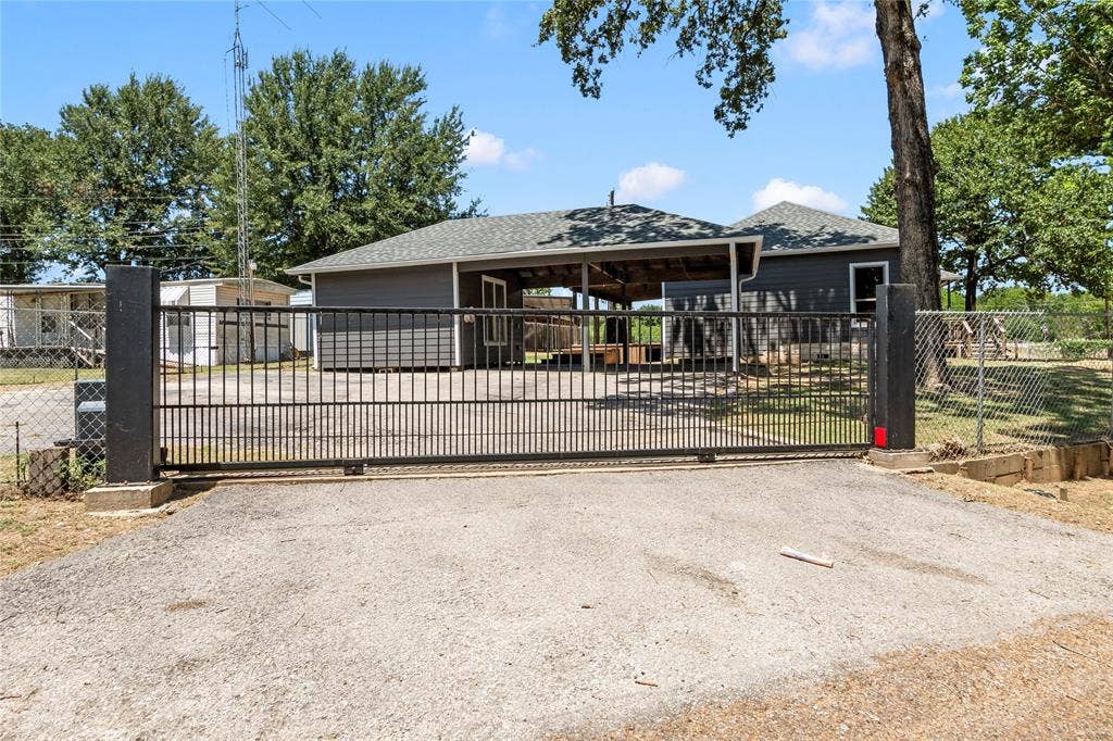 109 Bayview Street, Gun Barrel City, TX 75156 109 Bayview Street, Gun Barrel City, TX 75156