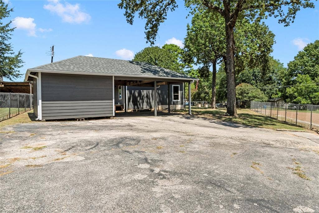 109 Bayview Street, Gun Barrel City, TX 75156 109 Bayview Street, Gun Barrel City, TX 75156