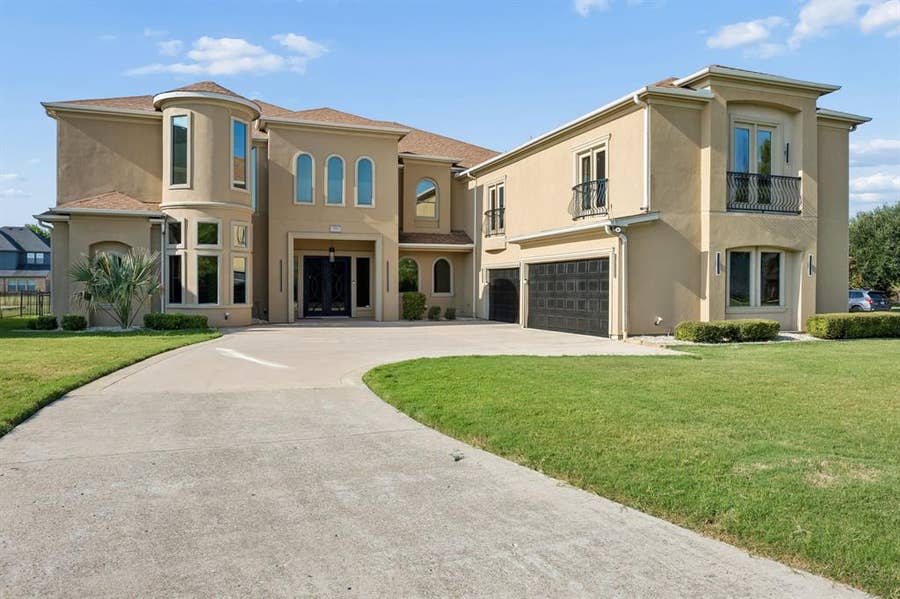 Property photo for 1032 Bentwater Parkway, Grand Prairie, TX