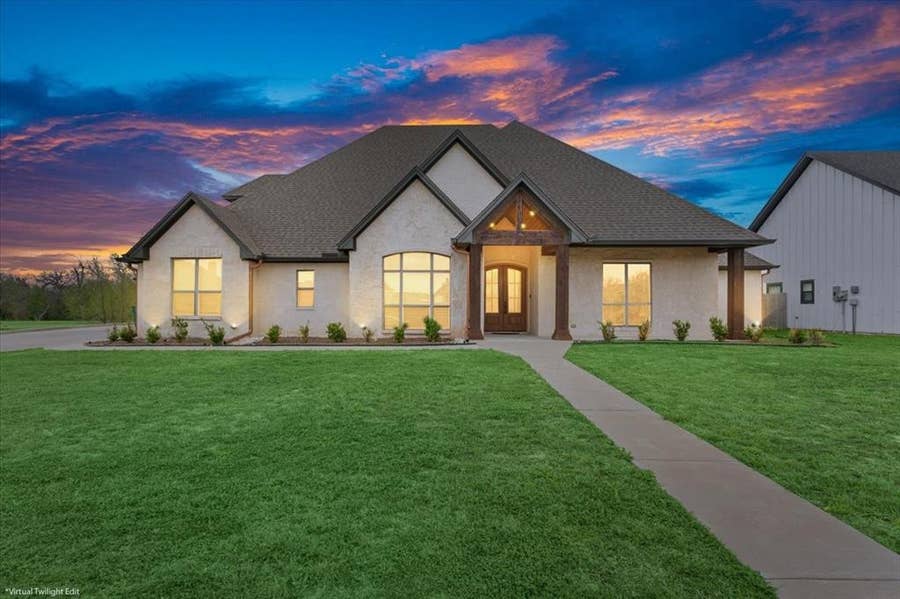 Property photo for 1024 Cecilia Court, Robinson, TX