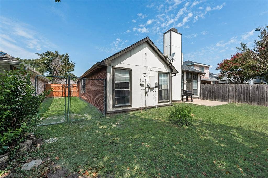 5209 Manhassett Drive, Arlington, TX 76018 5209 Manhassett Drive, Arlington, TX 76018