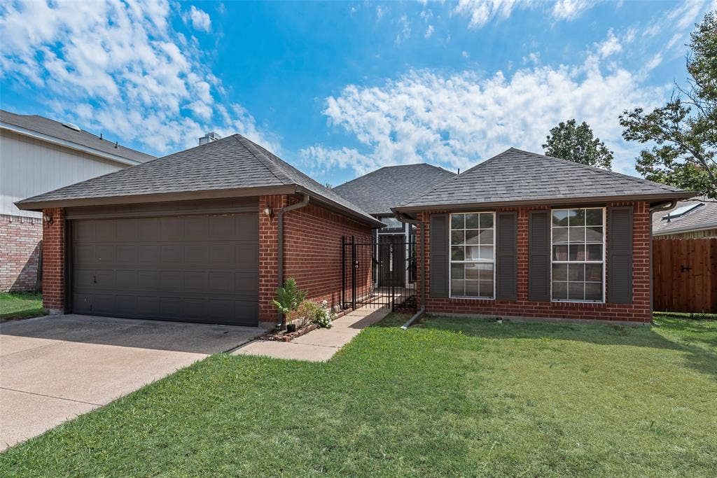 5209 Manhassett Drive, Arlington, TX 76018 Fresh Exterior Paint! New Gutters!