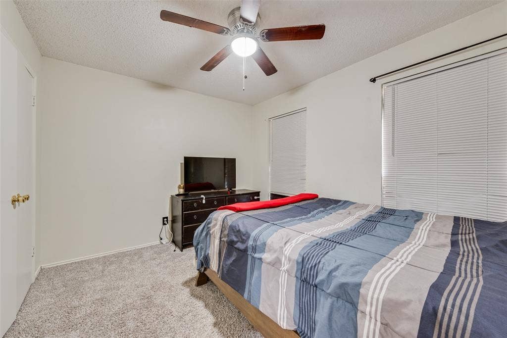 5209 Manhassett Drive, Arlington, TX 76018 5209 Manhassett Drive, Arlington, TX 76018