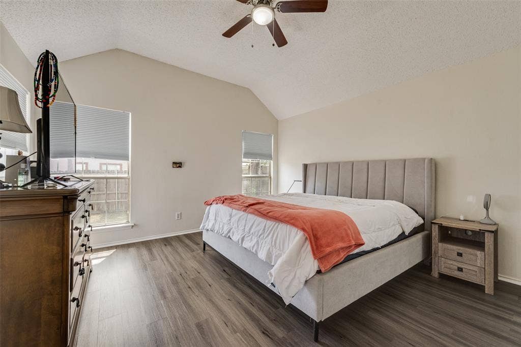 5209 Manhassett Drive, Arlington, TX 76018 Spacious Master Bedroom