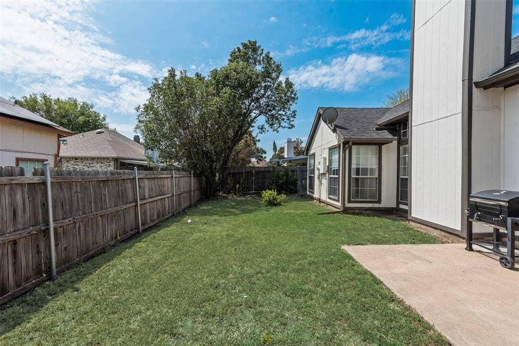 5209 Manhassett Drive, Arlington, TX 76018 5209 Manhassett Drive, Arlington, TX 76018