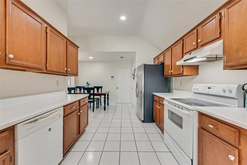 5209 Manhassett Drive, Arlington, TX 76018 5209 Manhassett Drive, Arlington, TX 76018