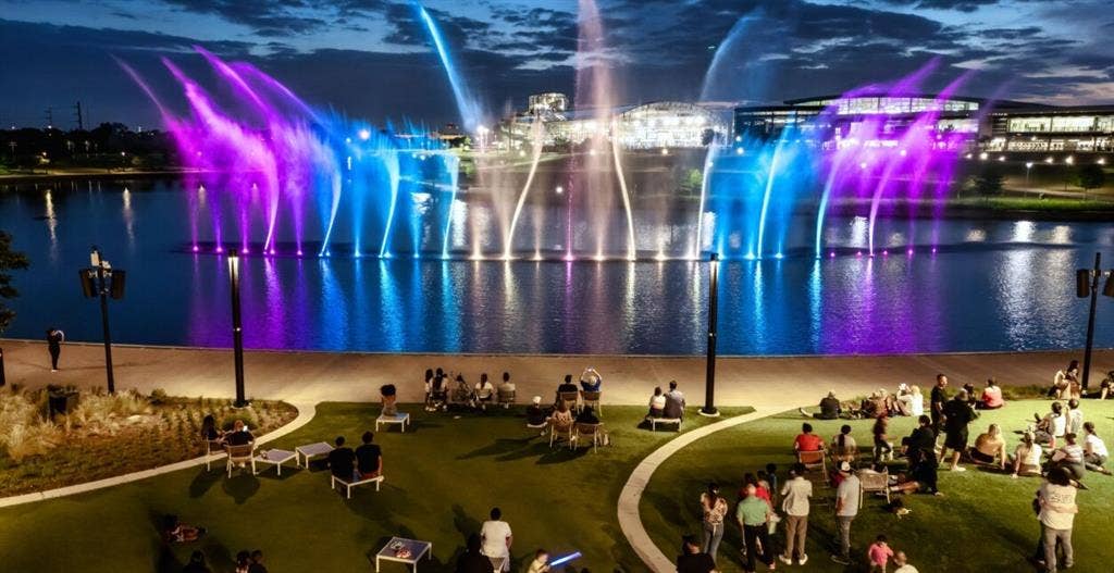 5209 Manhassett Drive, Arlington, TX 76018 Enjoy a Water Show at Epic Central and explore tons of fun nearby! You don't have to hop on a plane to have fun!