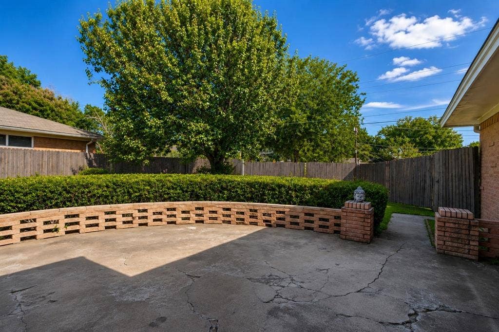 1560 Mapleton Drive, Dallas, TX 75228