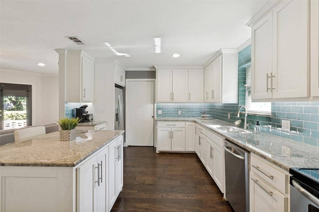 1560 Mapleton Drive, Dallas, TX 75228