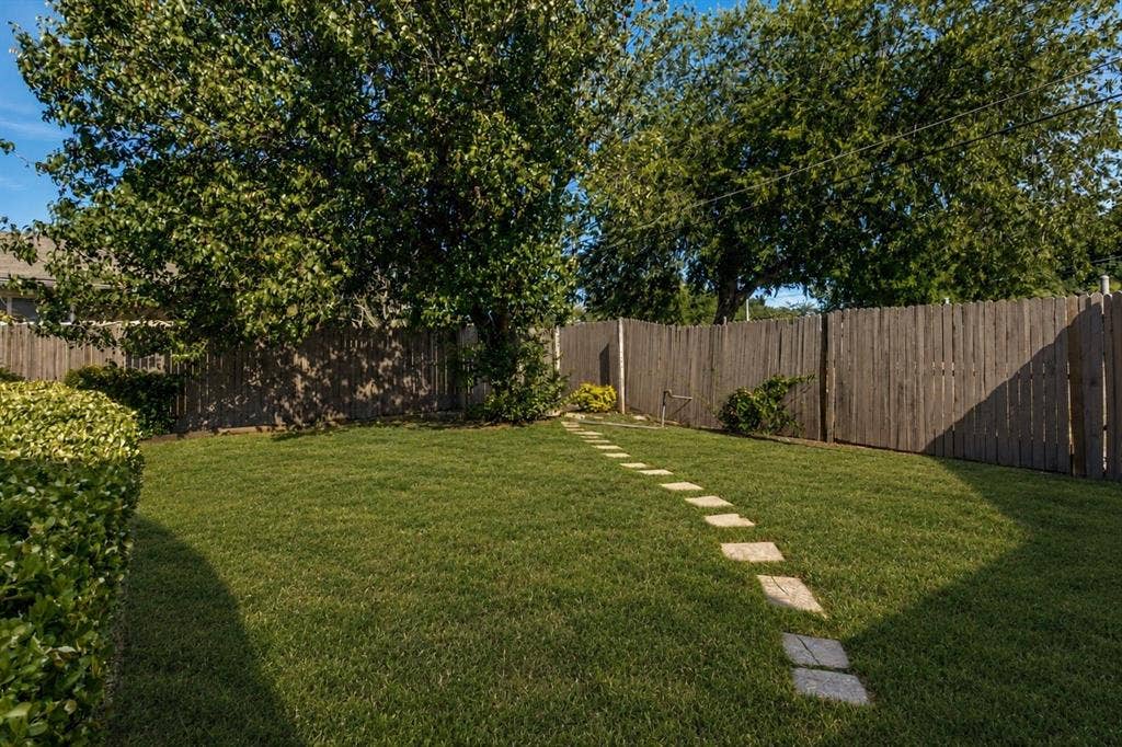 1560 Mapleton Drive, Dallas, TX 75228