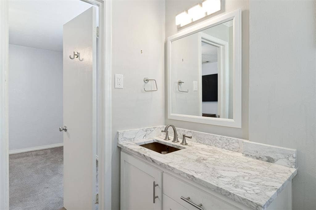 1560 Mapleton Drive, Dallas, TX 75228