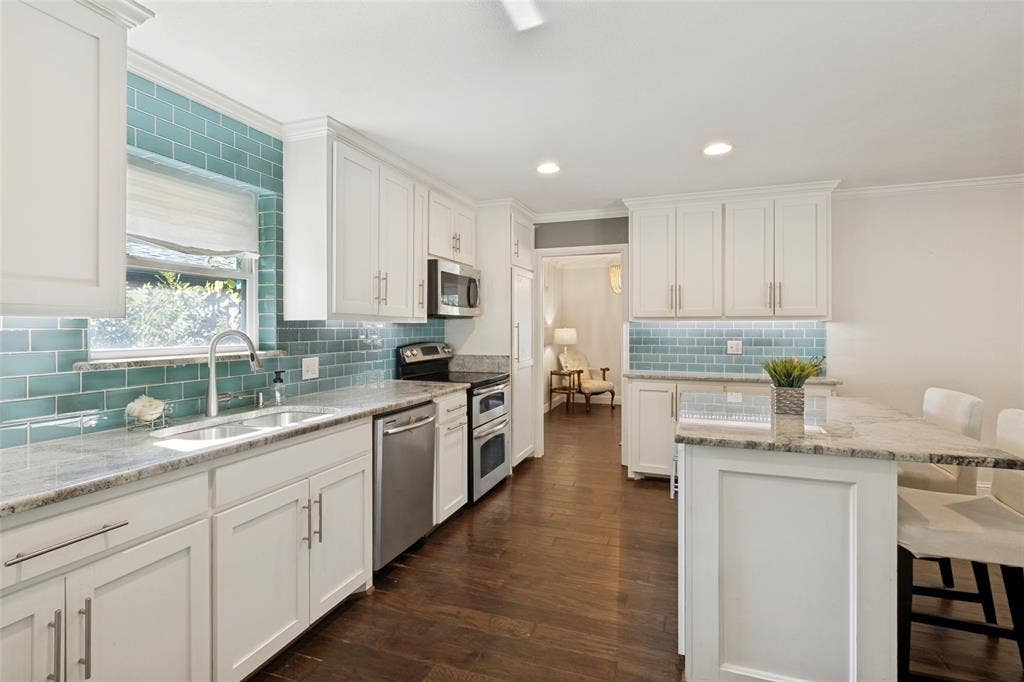 1560 Mapleton Drive, Dallas, TX 75228