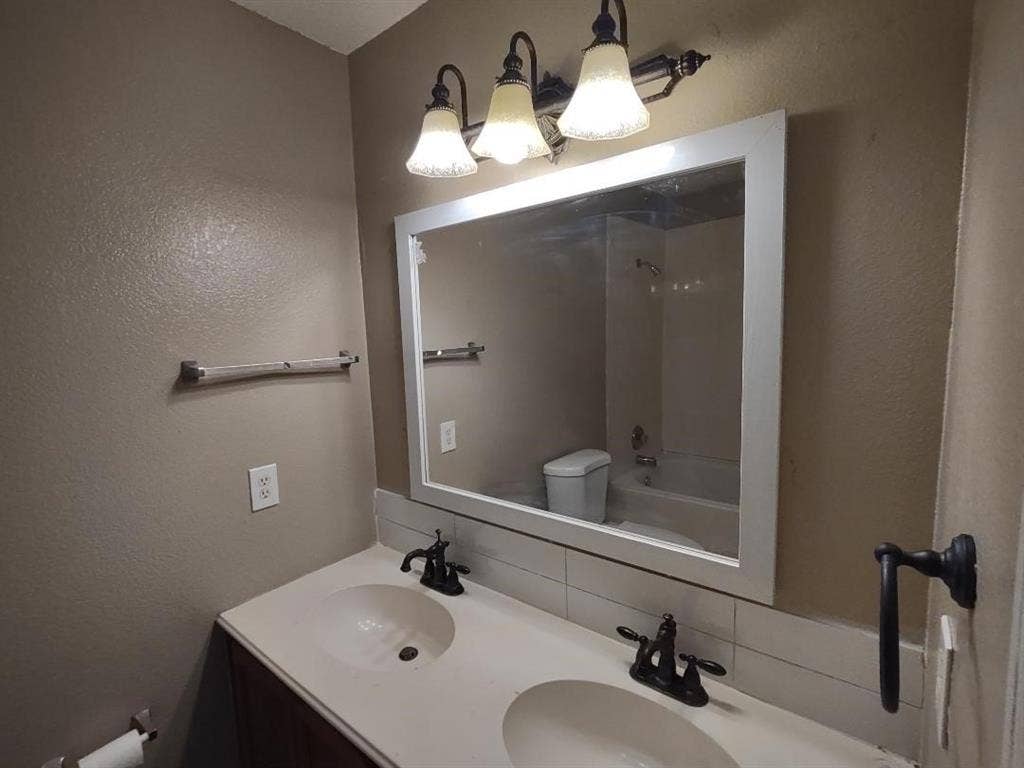 1613 Wavecrest Drive, Glenn Heights, TX 75154 1613 Wavecrest Drive, Glenn Heights, TX 75154