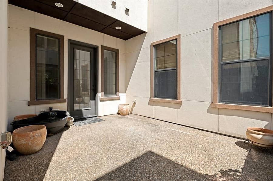Property photo for 1132 Hemingway Lane, Irving, TX