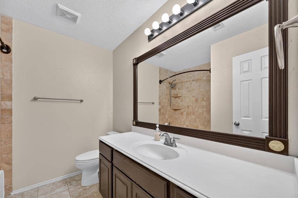 3960 Bexhill Drive, Plano, TX 75025 3960 Bexhill Drive, Plano, TX 75025