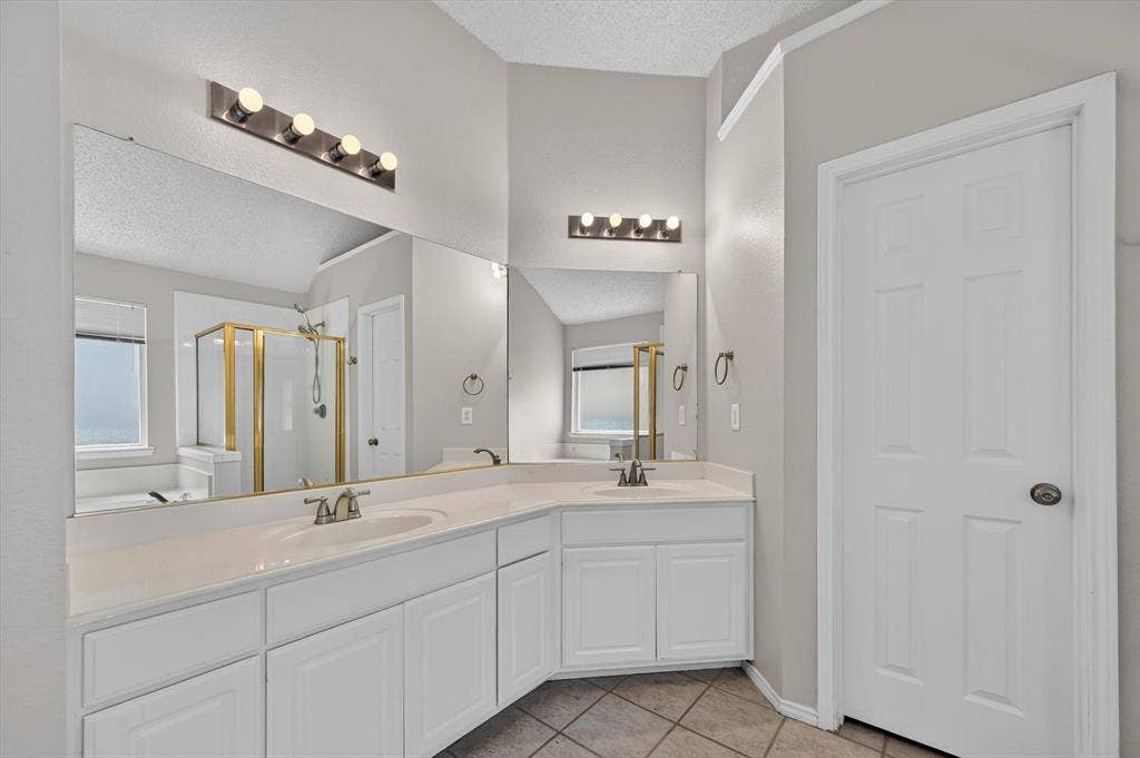 3960 Bexhill Drive, Plano, TX 75025 3960 Bexhill Drive, Plano, TX 75025
