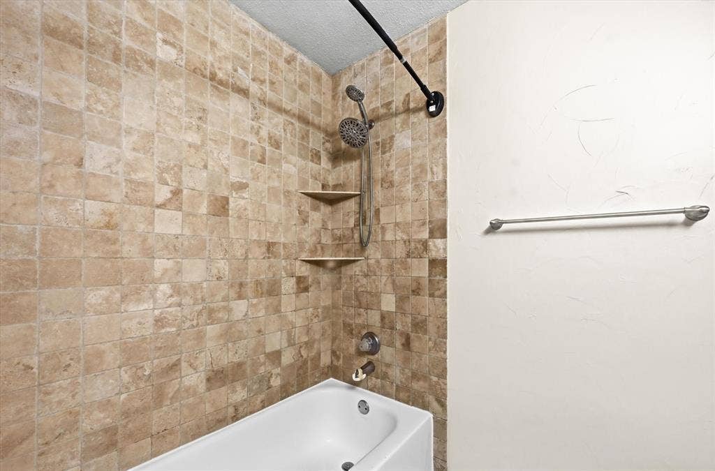 3960 Bexhill Drive, Plano, TX 75025 3960 Bexhill Drive, Plano, TX 75025