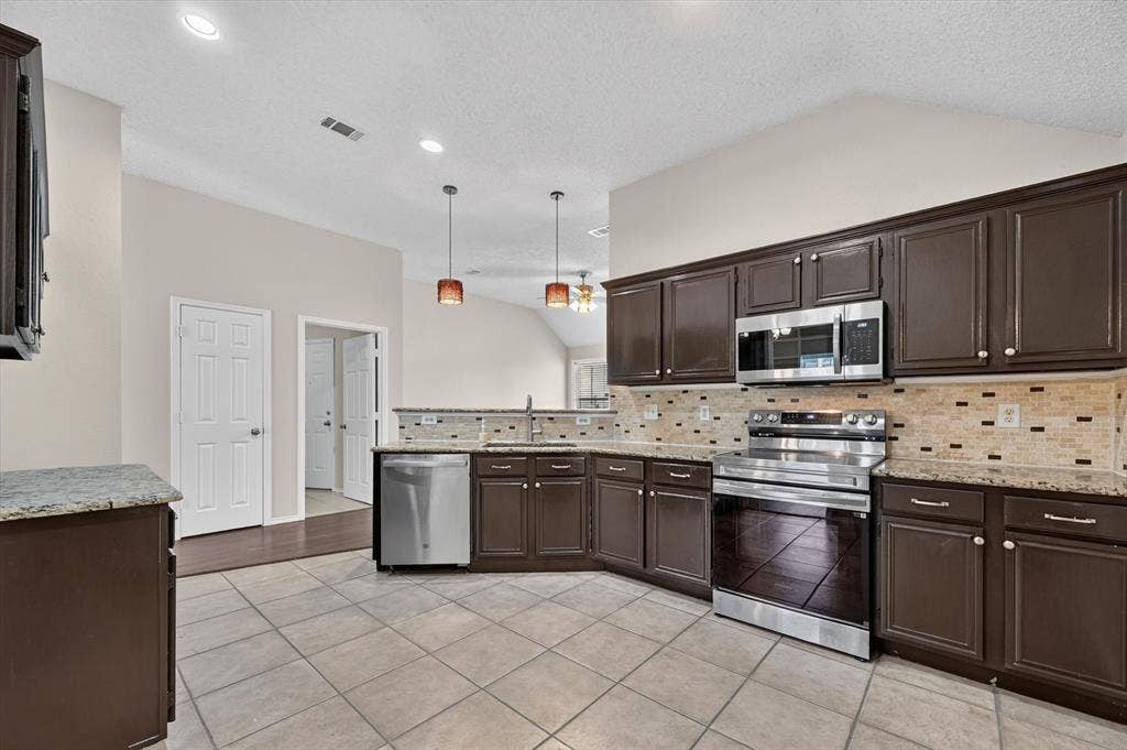 3960 Bexhill Drive, Plano, TX 75025 3960 Bexhill Drive, Plano, TX 75025