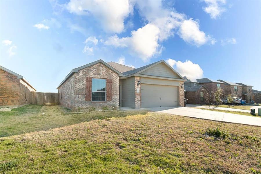 Property photo for 6001 Royal Gorge Drive, Fort Worth, TX