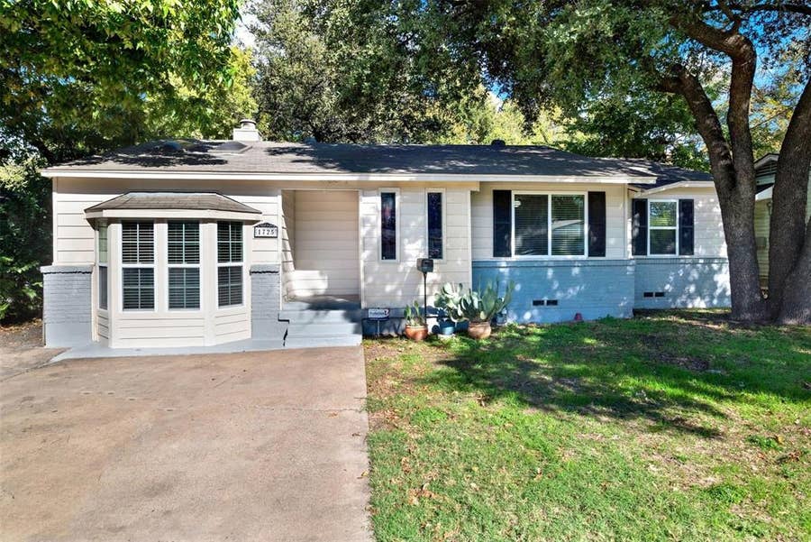 Property photo for 1725 Brake Drive, Carrollton, TX