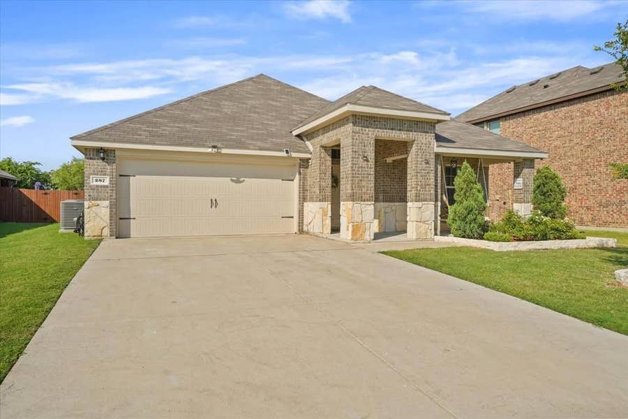 Property photo for 287 Thoroughbred Street, Waxahachie, TX