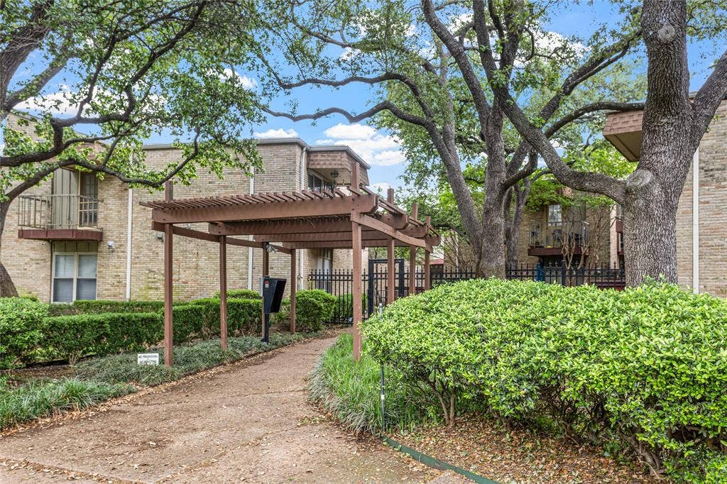 5916 Birchbrook Drive, #129, Dallas, TX 75206 5916 Birchbrook Drive, #129, Dallas, TX 75206