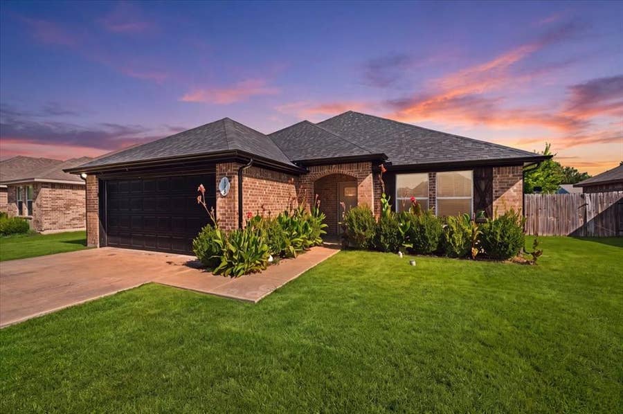 Property photo for 113 Halifax Circle, Palmer, TX