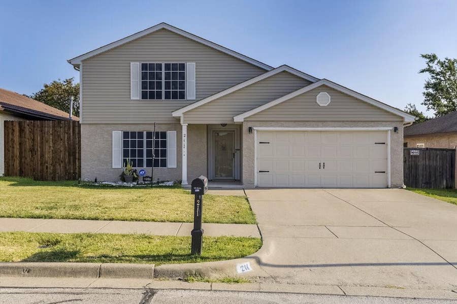 Property photo for 211 Faircrest Drive, Arlington, TX