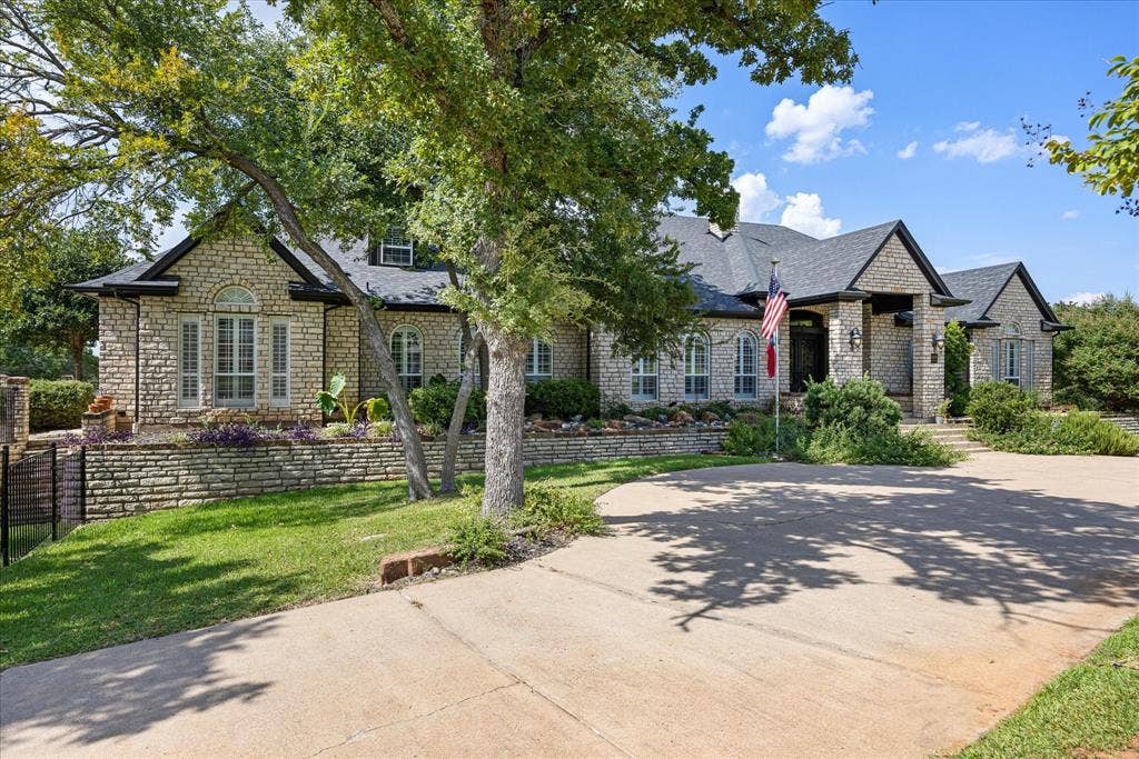 6410 Westover Drive, Granbury, TX 76049 6410 Westover Drive, Granbury, TX 76049