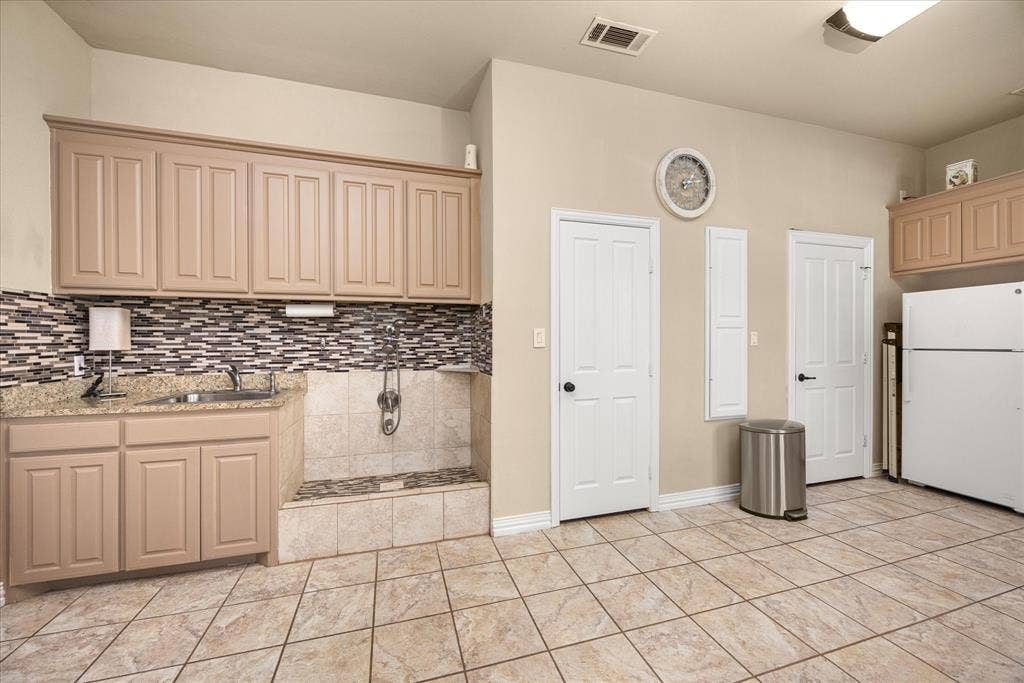 6410 Westover Drive, Granbury, TX 76049 6410 Westover Drive, Granbury, TX 76049