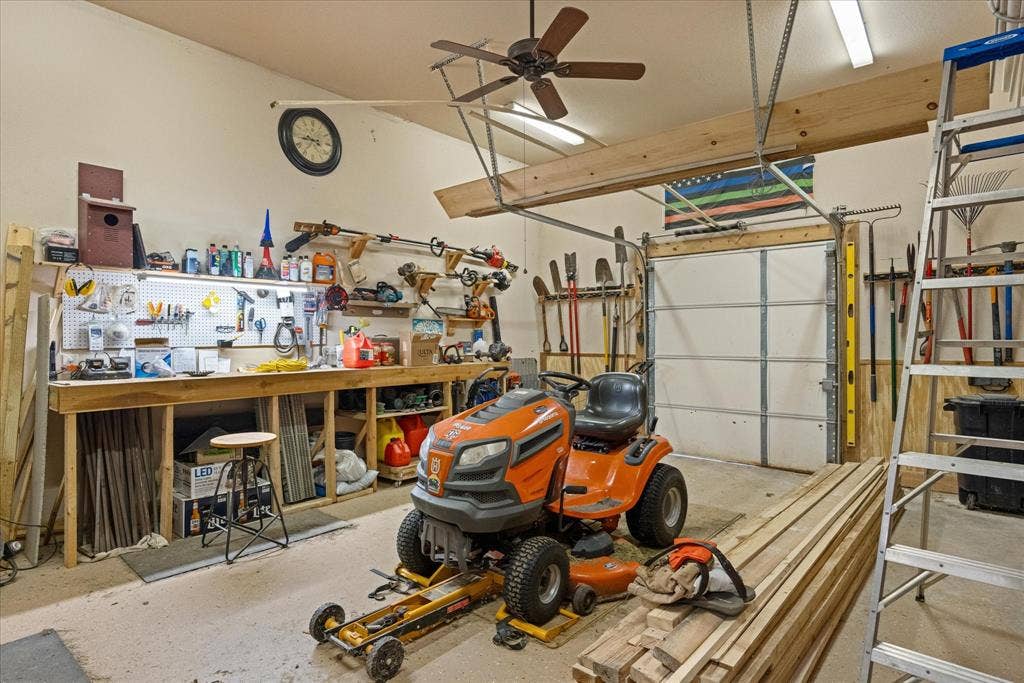 6410 Westover Drive, Granbury, TX 76049 6410 Westover Drive, Granbury, TX 76049