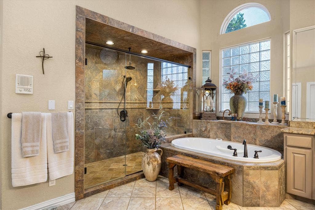 6410 Westover Drive, Granbury, TX 76049 6410 Westover Drive, Granbury, TX 76049