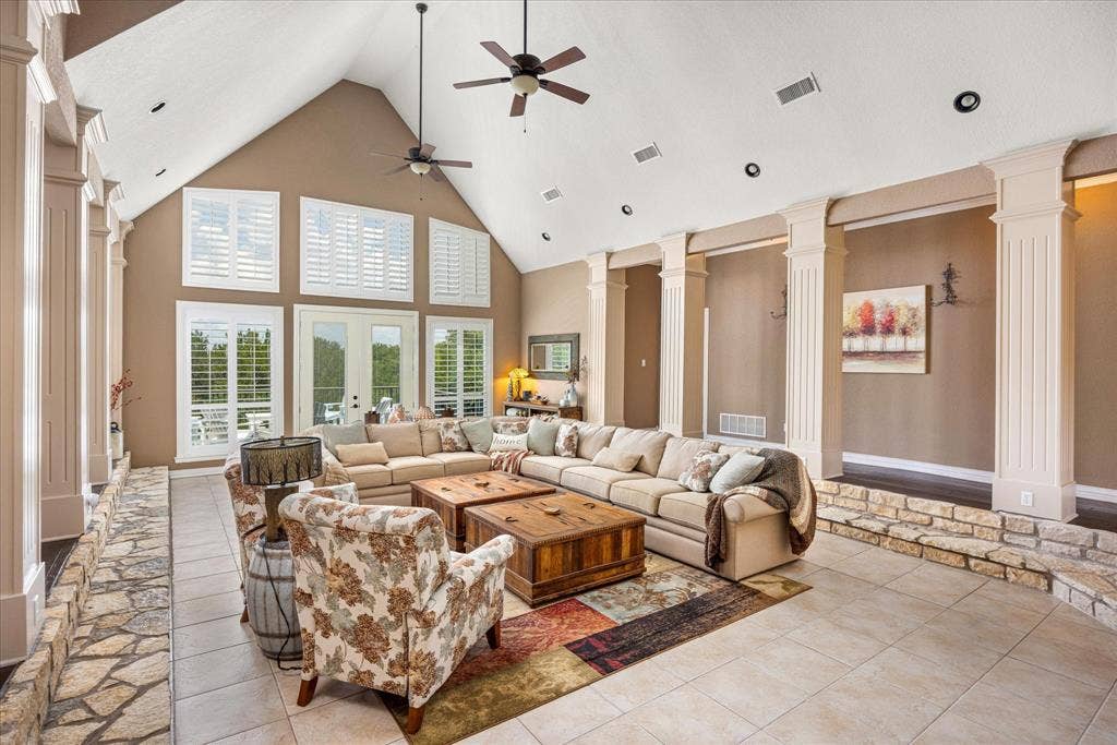6410 Westover Drive, Granbury, TX 76049 6410 Westover Drive, Granbury, TX 76049