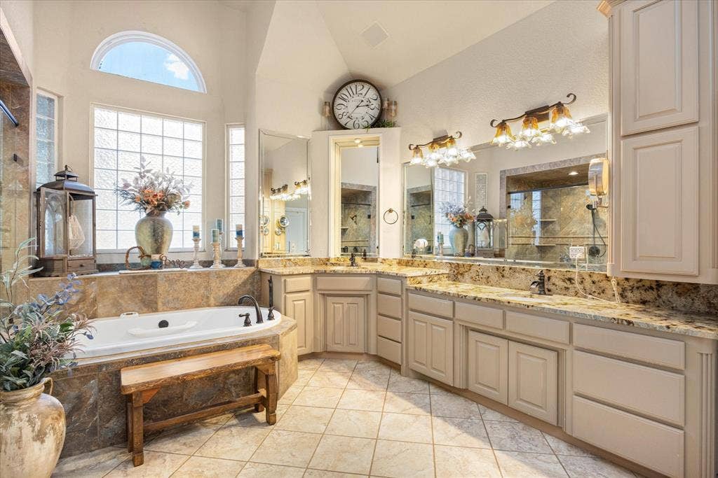 6410 Westover Drive, Granbury, TX 76049 6410 Westover Drive, Granbury, TX 76049