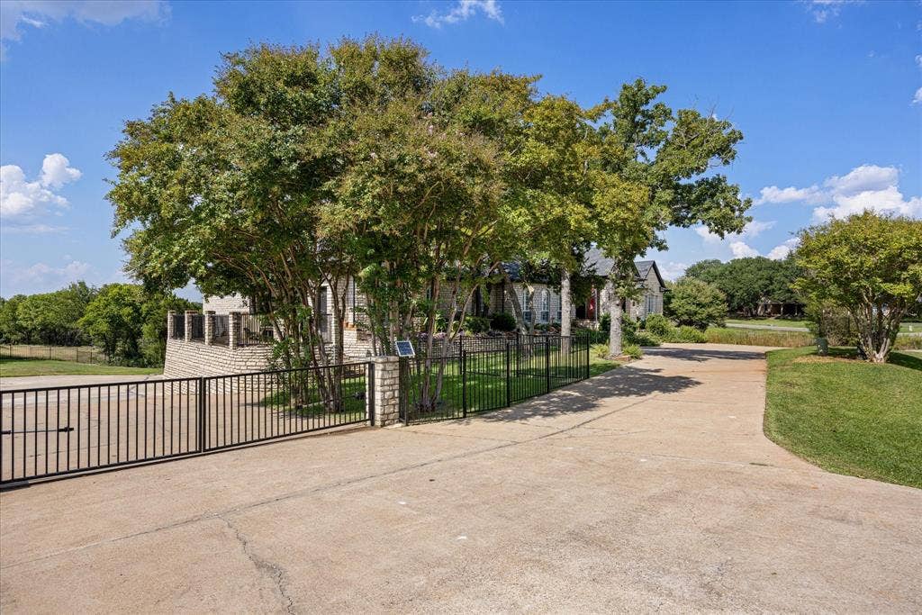 6410 Westover Drive, Granbury, TX 76049 6410 Westover Drive, Granbury, TX 76049