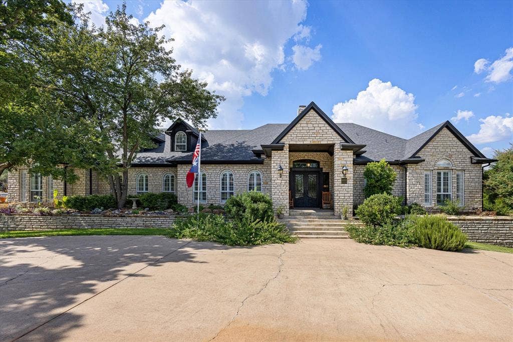6410 Westover Drive, Granbury, TX 76049 6410 Westover Drive, Granbury, TX 76049