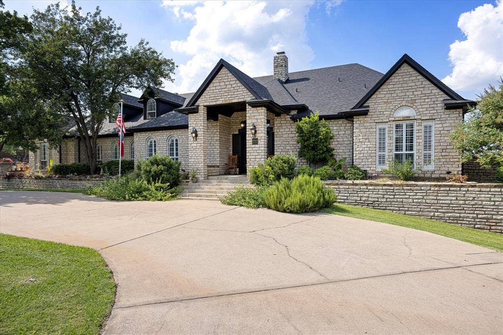 6410 Westover Drive, Granbury, TX 76049 6410 Westover Drive, Granbury, TX 76049