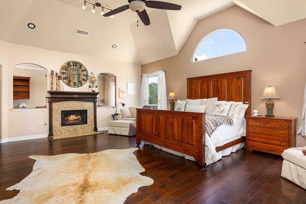 6410 Westover Drive, Granbury, TX 76049 6410 Westover Drive, Granbury, TX 76049