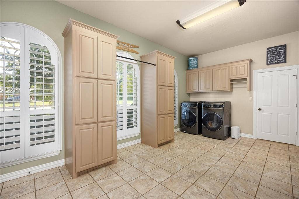 6410 Westover Drive, Granbury, TX 76049 6410 Westover Drive, Granbury, TX 76049
