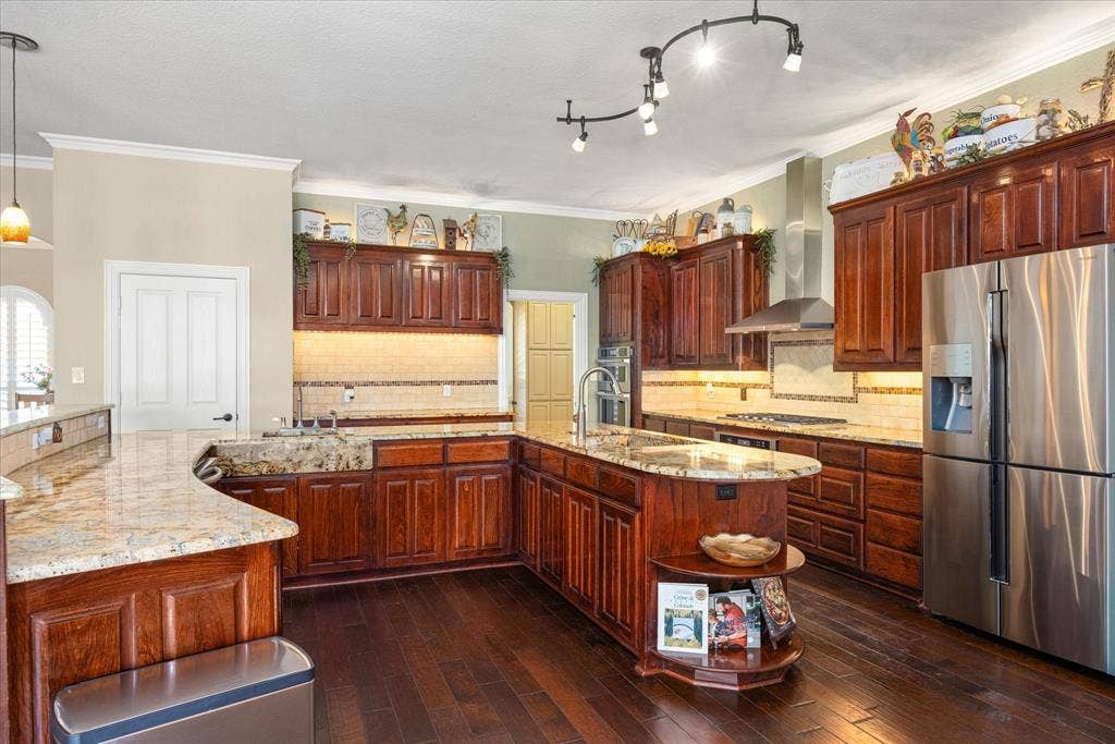 6410 Westover Drive, Granbury, TX 76049 6410 Westover Drive, Granbury, TX 76049